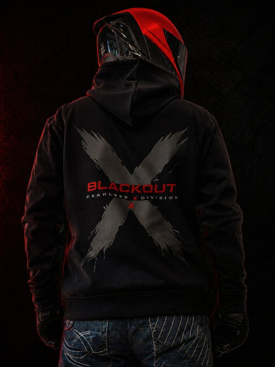 Bluza BLACKOUT FEARLESS DIVISION z dużym symbolem X na plecach i technicznymi nadrukami na rękawach.