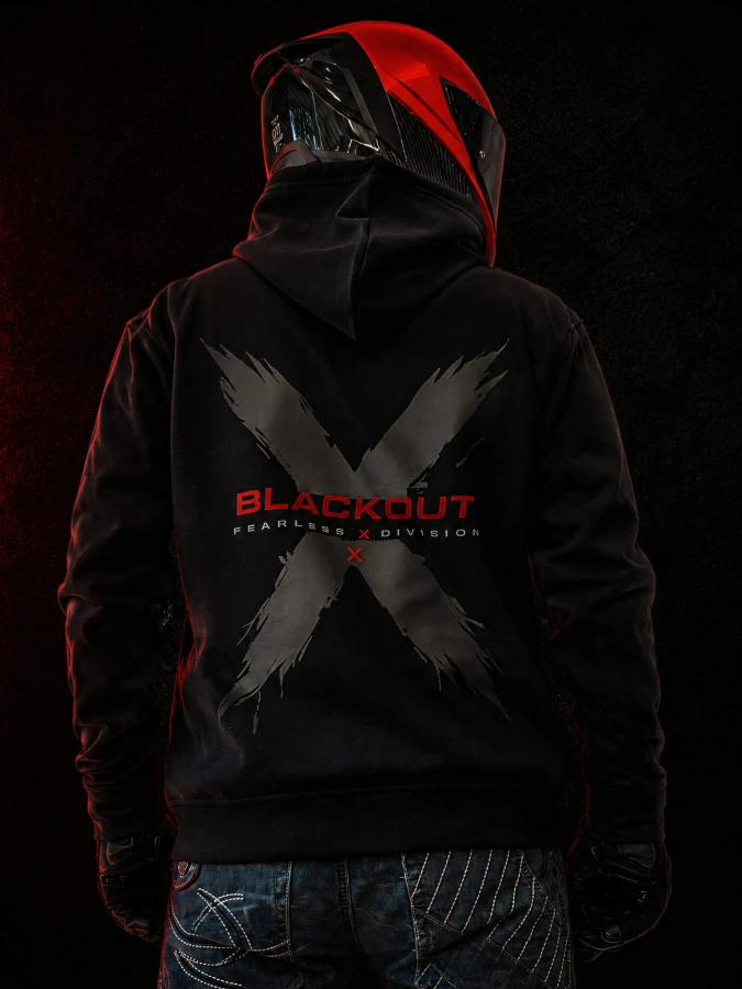 Bluza BLACKOUT FEARLESS DIVISION z dużym symbolem X na plecach i technicznymi nadrukami na rękawach.