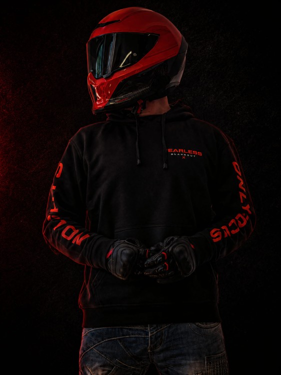Bluza motocyklowa BLACKOUT FEARLESS DIVISION z minimalistycznym logo na piersi.