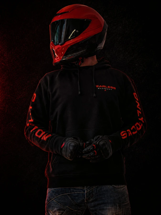 Bluza motocyklowa BLACKOUT FEARLESS DIVISION z minimalistycznym logo na piersi.
