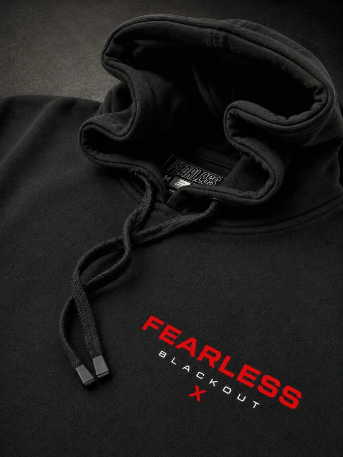 Czarna bluza motocyklowa BLACKOUT FEARLESS DIVISION prezentowana na płasko z widocznym logo na piersi.