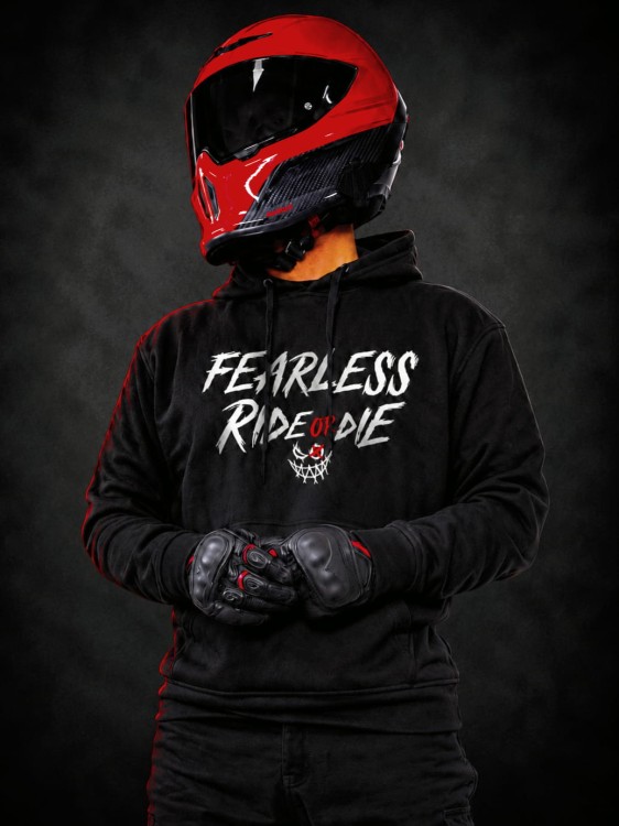 Czarna bluza motocyklowa FEARLESS RIDE OR DIE z nadrukiem na piersi dla motocyklistów.