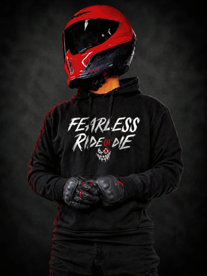 Czarna bluza motocyklowa FEARLESS RIDE OR DIE z nadrukiem na piersi dla motocyklistów.