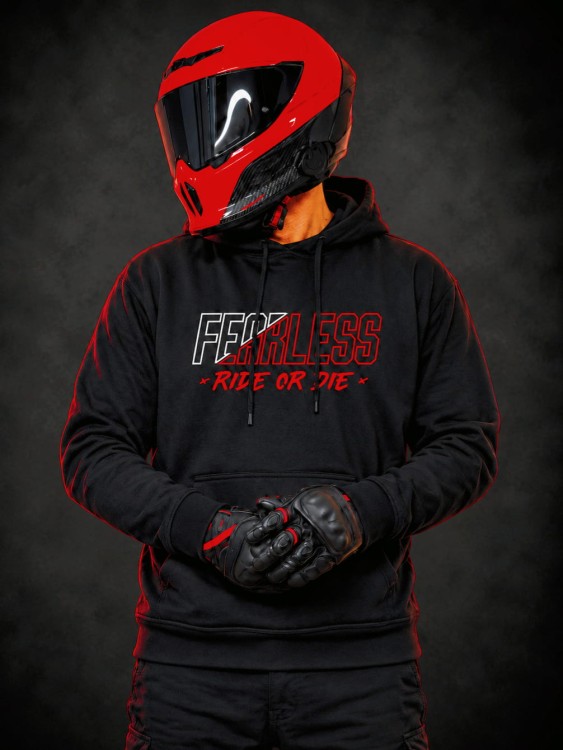 Bluza motocyklowa FEARLESS RIDE OR DIE z dużym nadrukiem na plecach w kolorze czerwonym i białym.