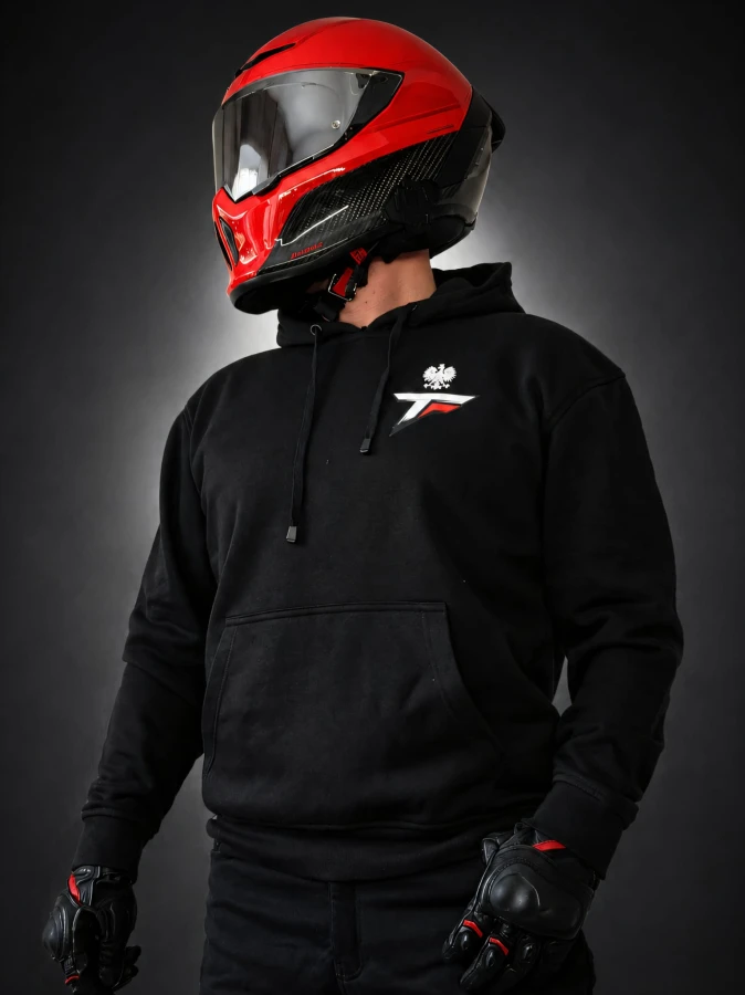 Mężczyzna w czerwonym kasku prezentujący bluzę motocyklową FEARLESS z przodu.