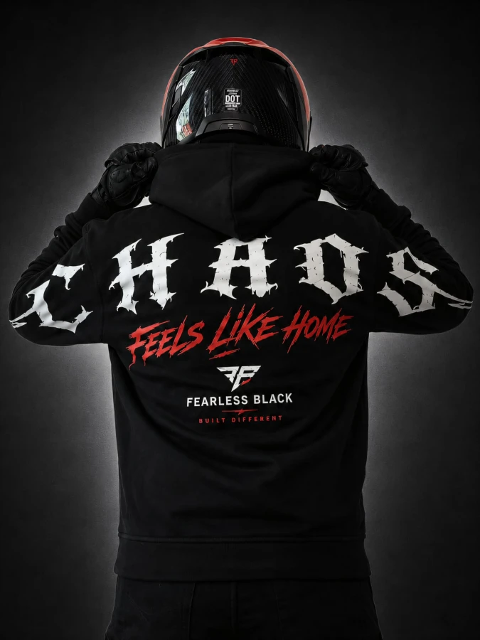 Bluza FEARLESS BLACK CHAOS FEELS LIKE HOME – widok z tyłu na modelu.