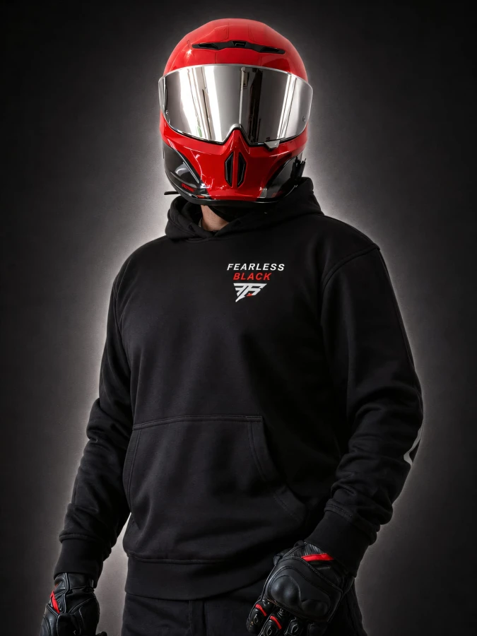 Bluza FEARLESS BLACK dla motocyklisty – przód na modelu