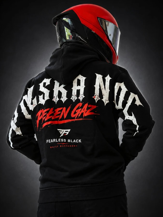 Motocyklista w bluzie Fearless Black POLSKA NOC PEŁEN GAZ