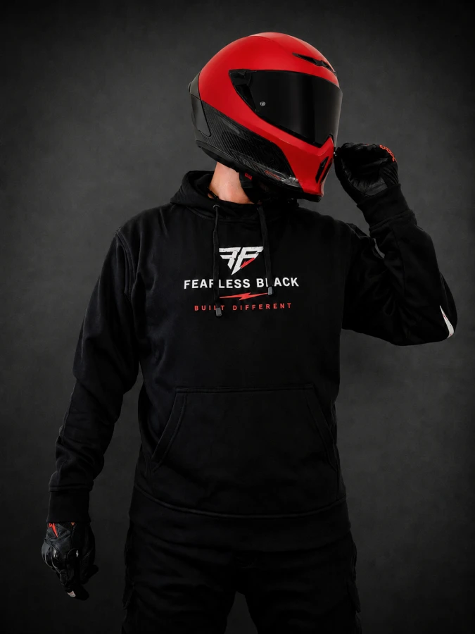 Bluza FEARLESS BLACK EXTREME RIDER na motocykliście – widok z przodu