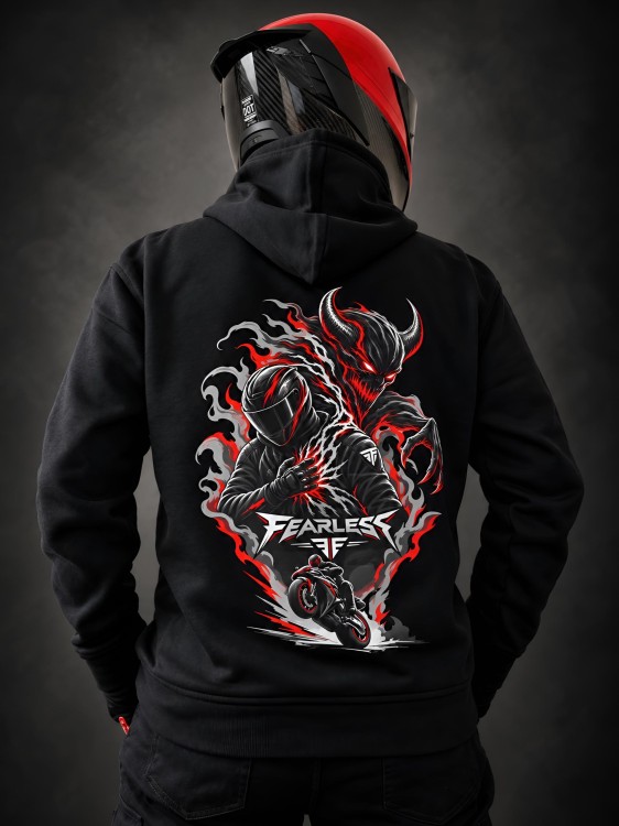 Bluza FEARLESS UNLEASHED – widok z tyłu na motocykliście w czerwonym kasku