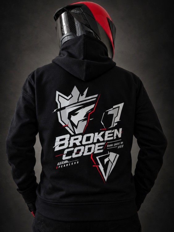 Czarna bluza motocyklowa DARK CREST 04 BROKEN CODE – widok z tyłu na modelu