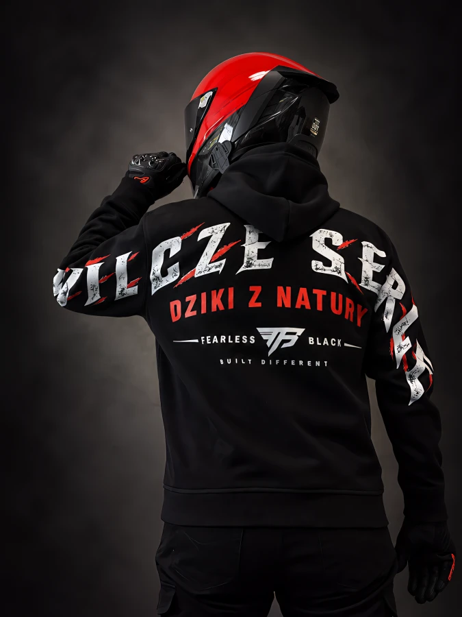 Czarna bluza WILCZE SERCE - widok trzy czwarte z tyłu