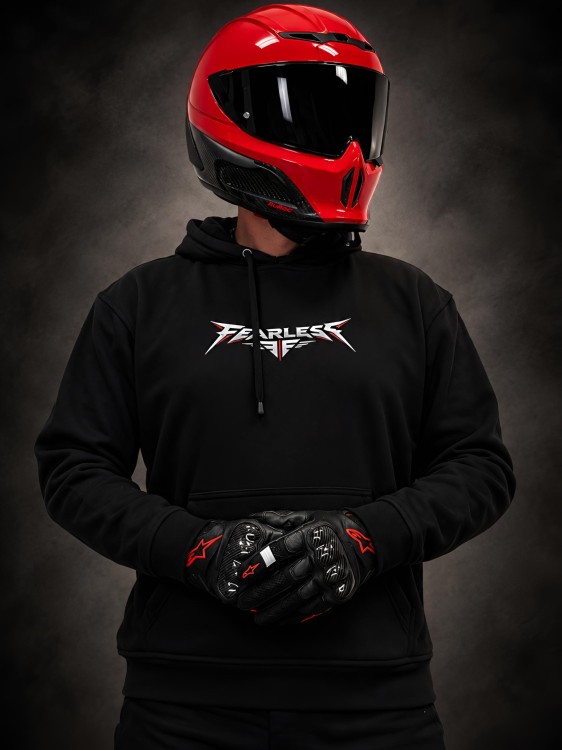 Czarna bluza motocyklowa FEARLESS DUAL NATURE, widok z przodu na modelu
