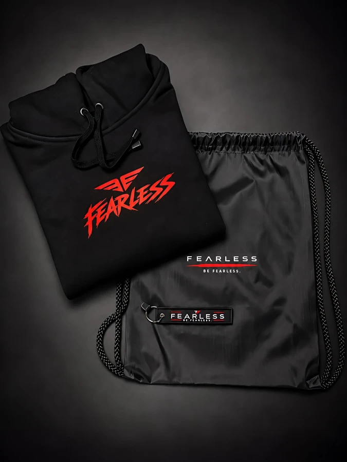 Czarna bluza FEARLESS z czerwonym logo, worek i brelok marki FEARLESS