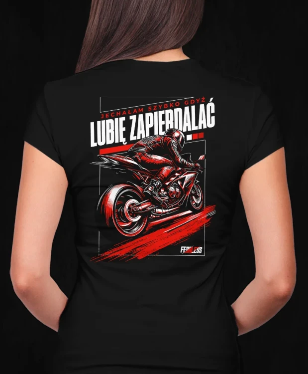 Jechałam szybko gdyż lubię zapierdalać, damska czarna  koszulka motocyklowa, koszulka dla motocyklistki, koszulki motocyklowe, koszulka na motor, koszulka fearless, koszulki fearless, koszulki motocyklowe.webp
