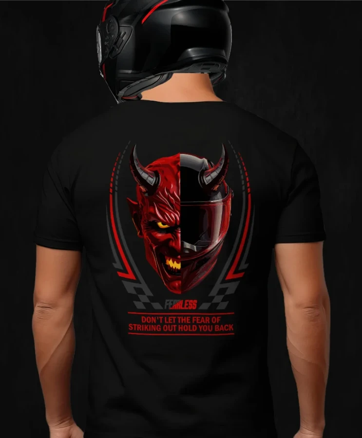 Devil in helmet, męska czarna koszulka motocyklowa, koszulka dla motocyklisty, koszulki dla motocyklistów, koszulki motocyklowe, koszulka na motor, koszulka fearless, koszulki fearless, koszulka motocyklow.webp