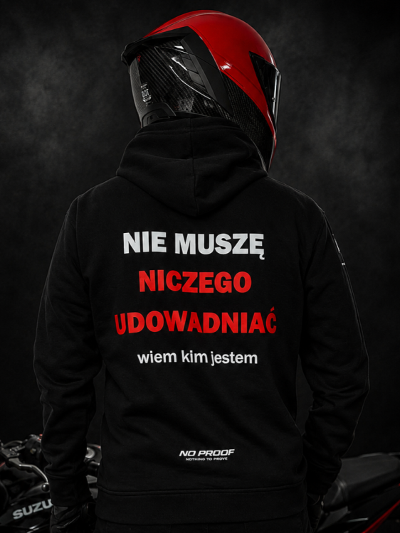 Bluza motocyklowa NO PROOF Nie muszę niczego udowadniać tył – czarna bluza z dużym napisem dla motocyklistów.
