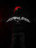 Bluza FEARLESS BLACK z dużym nadrukiem na plecach i rękawach w stylu racing motorsport, premium dark moto streetwear.